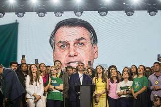 Vídeo do ex-presidente Jair Bolsonaro feito por inteligência artificial foi apresentado na convenção do PL