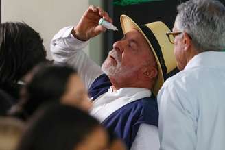 O presidente Lula em visita a um hospital no Rio de Janeiro