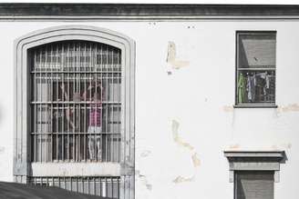 Fachada da penitenciária de Poggioreale, em Nápoles