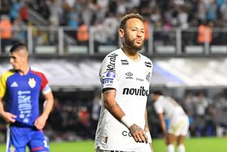 Neymar, jogador do Santos, durante partida contra o Universidad Central no estádio Vila Belmiro pelo campeonato Copa Sul-Americana 2026.