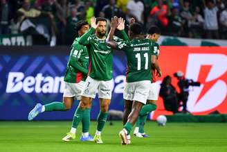 Equipe do Palmeiras comemorando seu único gol contra o Atlético-MG. 