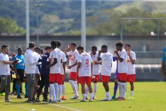 Jogadores do time sub-17 do Red Bull Bragantino. 