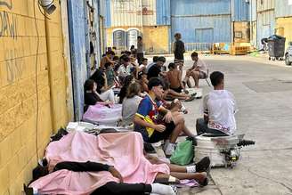 Imigrantes em rua de Ceuta, exclave espanhol na África