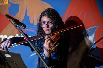 Bisneta de cirandeiro, Elloá Santos Moreira, de 15 anos, já escolheu que também quer seguir o caminho da música