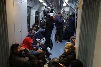 Greve dos ferroviários afeta funcionamento das linhas 11, 12 e 13 de trens.