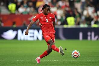Johan Manzambi, da Suíça, durante partida contra a Argélia pelas oitavas de final da Copa do Mundo de 2026 - 