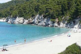 Ilha de Skopelos tem mar turquesa e rica biodiversidade