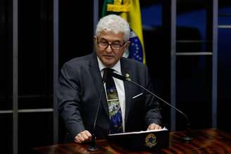 O senador Marcos Pontes se oferece como vice de Flávio Bolsonaro