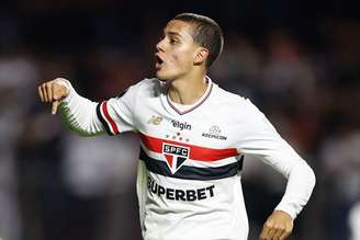 Lucca em partida pelo São Paulo