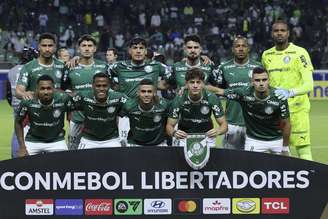 Jogadores do Palmeiras em campo. 