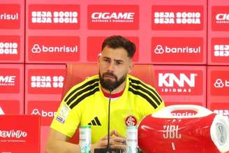 Matheus Cunha em apresentação pelo Internacional (Foto: Reprodução / Sport Club Internacional)