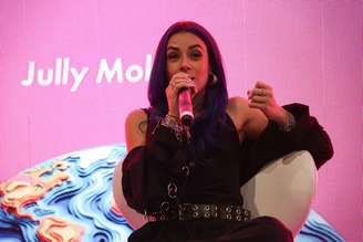 Jully Molina, de 20 anos, soma mais de 27 milhões de seguidores nas redes sociais