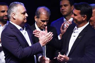 Flávio Bolsonaro anuncia Alfredo Gaspar como vice na disputa à Presidência
