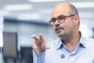 Governador Mateus Simões articulou volta da federação à sua aliança, deixando Marcelo Aro isolado