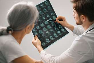 Será que essa bactéria comum nos olhos pode estar causando a doença de Alzheimer?