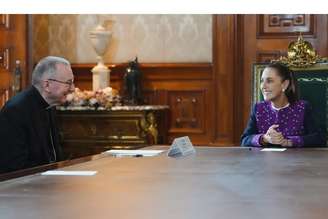 Sheinbaum durante conversa com Parolin na Cidade do México