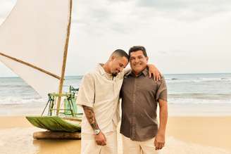 Italo Ferreira e o pai, Luiz Ferreira, também conhecido como 'Seu Luizinho'. Em campanha da Riachuelo para o Dia dos Pais, o surfista relembrou o apoio recebido do pai no início da carreira