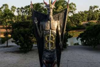 Uma estátua de 11 metros em homenagem ao Diabo, construída em São Gonçalo do Amarante, no Ceará, deu o que falar nas redes sociais. Mas esse está longe de ser o único monumento que retrata o "coisa ruim" no mundo. Veja outros países que também contam com estruturas de Lúcifer!