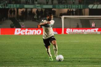 Ronier em ação pelo Coritiba. 
