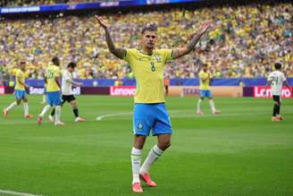 Bruno Guimarães pela Seleção Brasileira (Photo by Alex Slitz/Getty Images)
