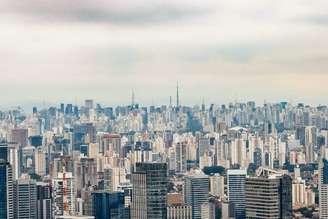 Na cidade de São Paulo, previsão para sábado indica mínima de 16°C e máxima de 28°C, com pancadas de chuva.