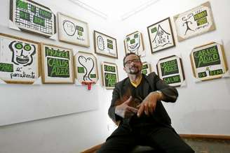 Carlos Adão em foto de 27 de outubro de 2010, quando realizou sua primeira exposição de arte, no espaço Kabul, na Consolação; ele morreu em 8 de agosto de 2026.