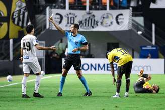  Santos e Athletico-PR farão um jogo pegado?
