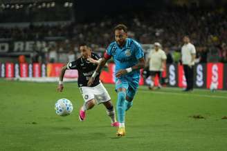 Neymar cumpre suspensão e estará fora do jogo contra o Athletico.