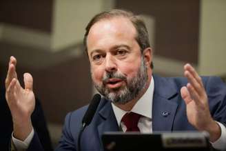 'Os geradores de energia não vão mais ter a moleza de vender para as distribuidoras, e as distribuidoras repassarem o custo ao consumidor'. diz Silveira