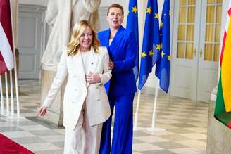 Giorgia Meloni e Mette Frederiksen durante encontro em Copenhague, em outubro de 2025