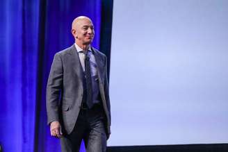 A Amazon ultrapassou a marca de US$ 3 trilhões em valor de mercado, e Jeff Bezos fez o que sabe fazer de melhor: vender 15 milhões de ações