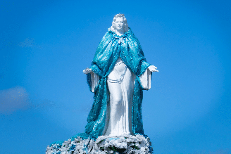 Iemanjá simboliza acolhimento, proteção, fertilidade, intuição e amor incondicional