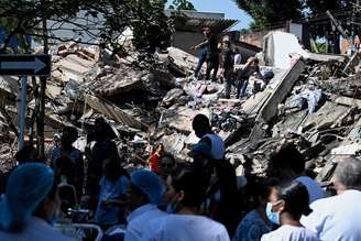 Destruição provocada por terremoto na Colômbia