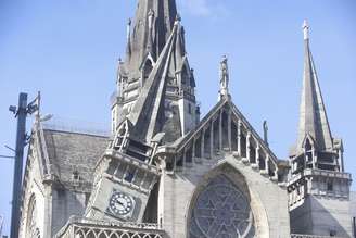 Danos de terremoto na Catedral de Manizales, na Colômbia