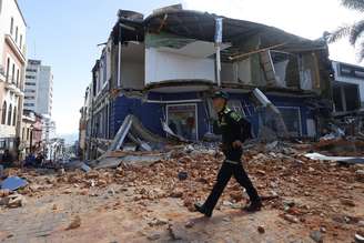 Destruição provocada por terremoto em Manizales, na Colômbia