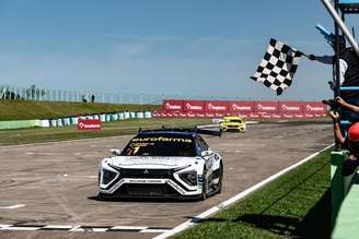 Com domínio absoluto no Dia dos Pais, Mitsubishi vence corrida principal em Santa Cruz do Sul e dispara na liderança da Bradesco Stock Pro Series