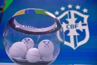 Pote com as tradicionais bolinhas antes de sorteio da Copa do Brasil