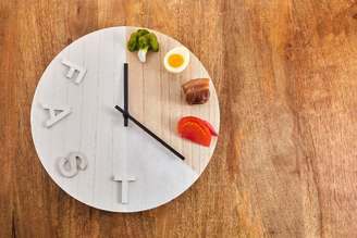 Jejum intermitente: existe horário ideal para se alimentar conforme o metabolismo