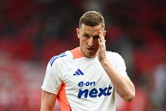 Chris Wood comanda o ataque do Nottingham.  