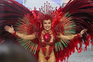 Virginia Fonseca desfilou como rainha de bateria da Grande Rio este ano