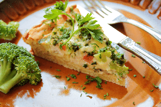Torta de brócolis com tomate