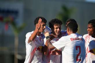 Jogadores do time sub-17 do Red Bull Bragantino. 