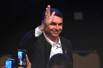Flavio Bolsonaro disputará presidência em outubro