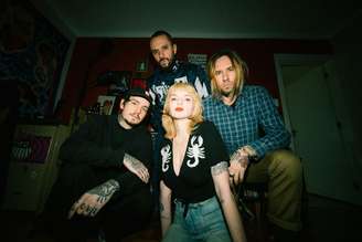 Exclusivo: Deb and the Mentals aposta em som mais agressivo explorando elementos do Hardcore no novo EP “STUCK”
