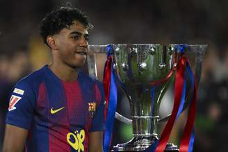 Lamine Yamal próximo da taça de La Liga, conquistada após vitória sobre o Real Madrid 
