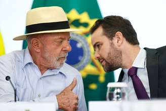 A proposta aprovada na quarta-feira, 12, na Câmara e no Senado, nasceu dentro da equipe econômica do governo (na foto, o presidente Lula e o ministro da Fazenda, Dario Durigan)