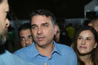 Flávio Bolsonaro não conseguiu registrar a candidatura no TSE