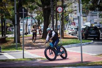 Prefeitura determina novas regras para o uso de bicicletas elétricas e outros equipamentos na cidade de São Paulo.