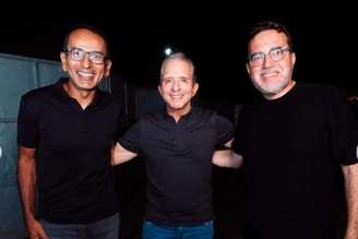 Ernildo Junior, da Pixbet, Nabor Wanderley, pai de Hugo Motta, e Alexandre Pixbet, prefeito de Serra Branca e ex-funcionário de Ernildo, em abril de 2025