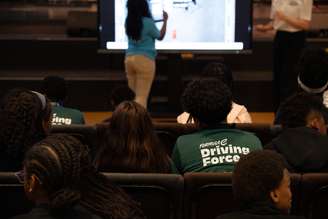 Estudantes participam de atividade do Driving Force
